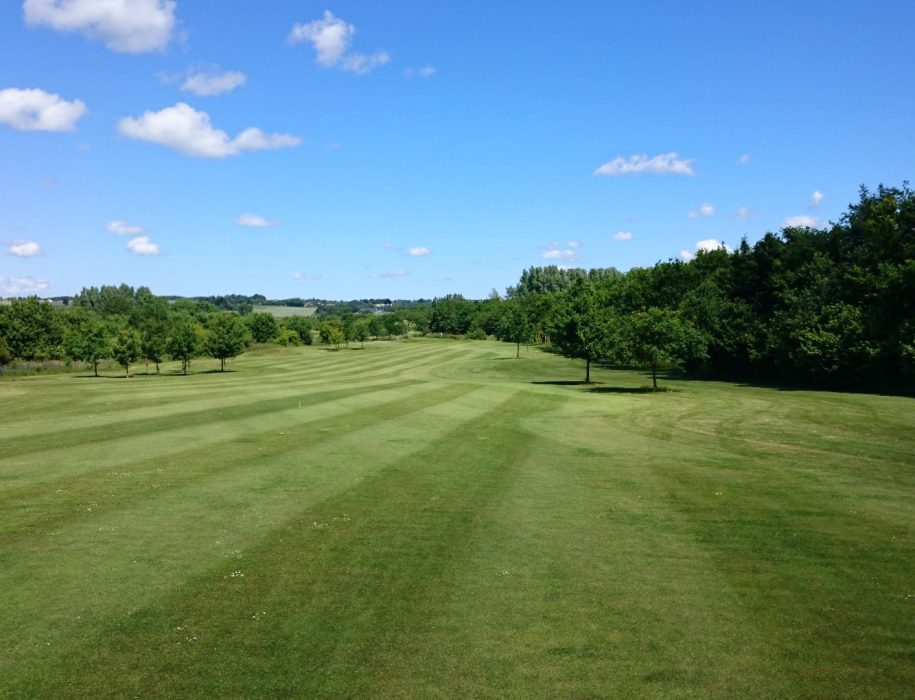 Golfbane - Sommer og blå himmel